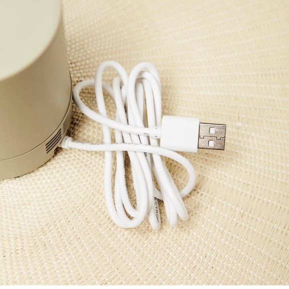 BNIB Serene House Ion Fan Diffuser + Essential Oil Bottle - Picture 5 of 12